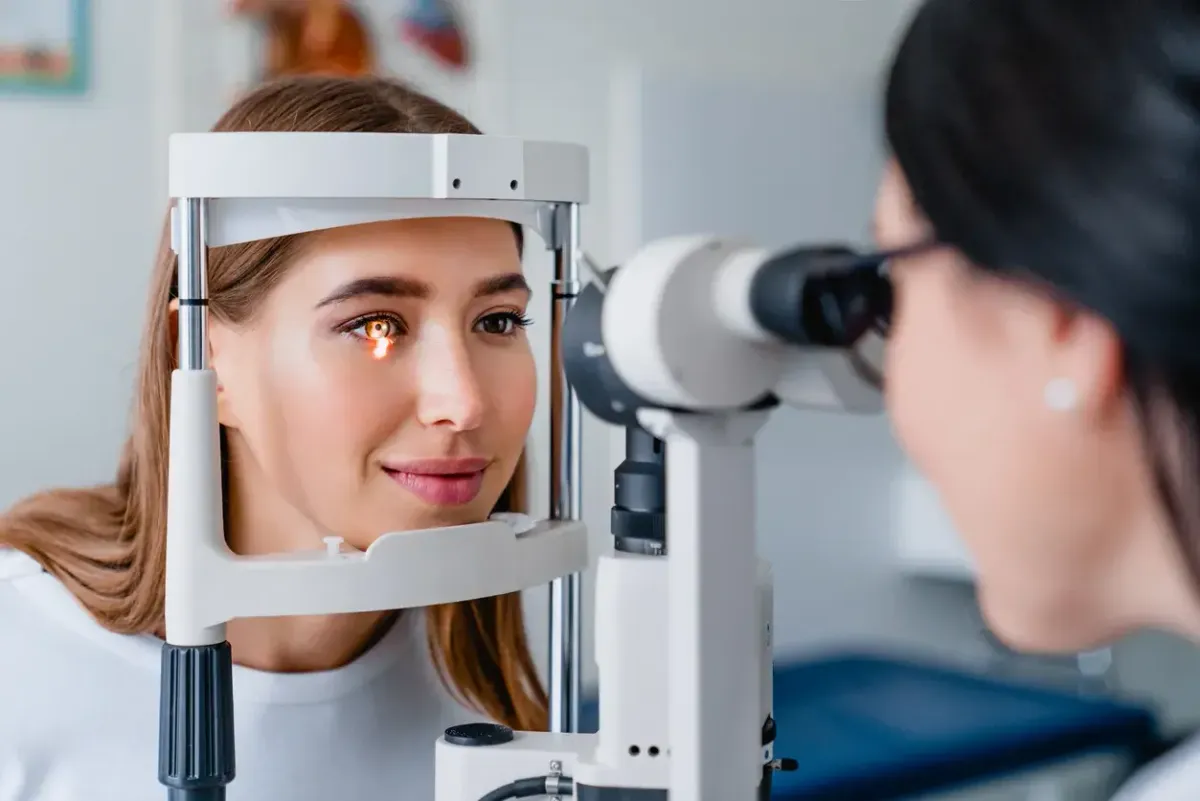 Oftalmólogo — seguro de salud Adeslas